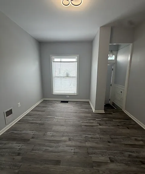 2105 E Federal St — Photo 3