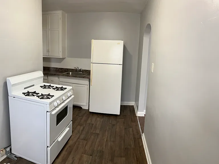 1306 N Chester Ave — Photo 6