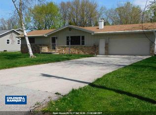 1367 Mission St, Menasha, WI 54952