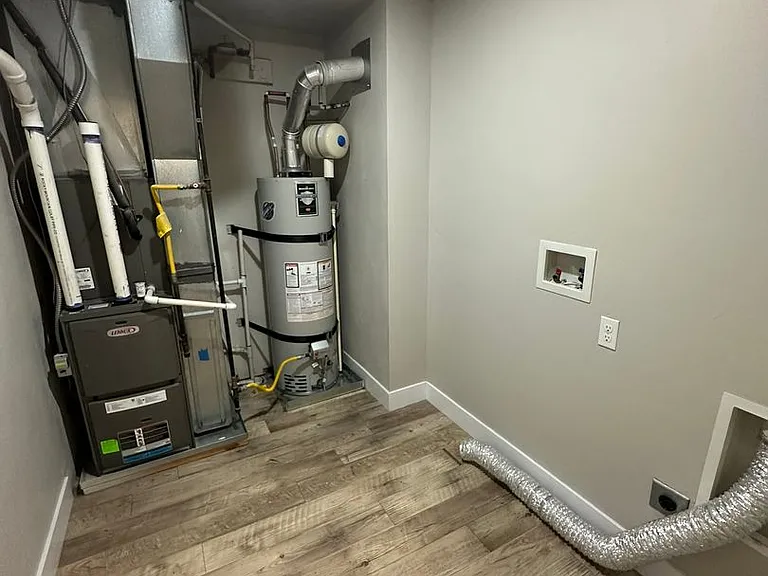 Creekside Oaks Apartments — Photo 42
