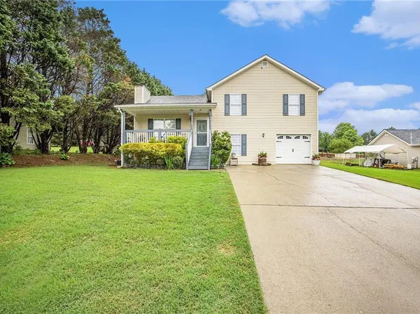 4642 Turning Leaf Dr, Gillsville, GA 30543