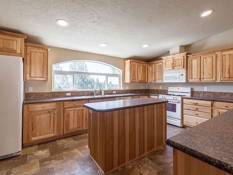 203 8th Ave, Deary, ID 83823 Zillow