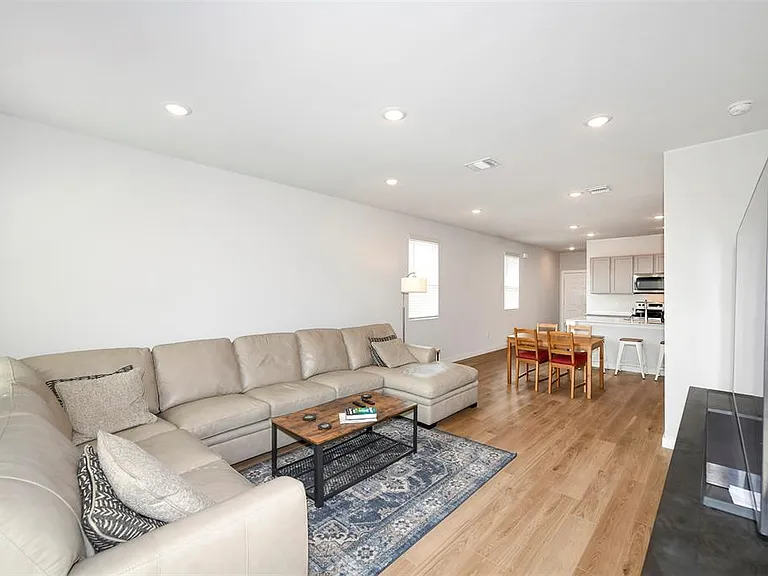 1419 Prynne St — Photo 10