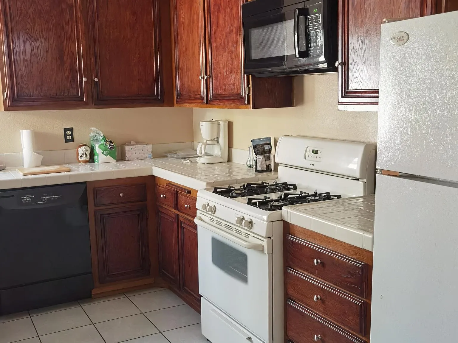 3 bed, 2.5 bath, 1661 sqft, $1,050 — Photo 3