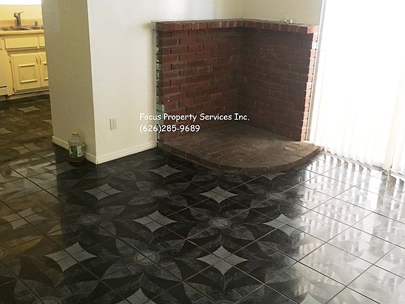 3rd image of 5695 Surrey Ln
