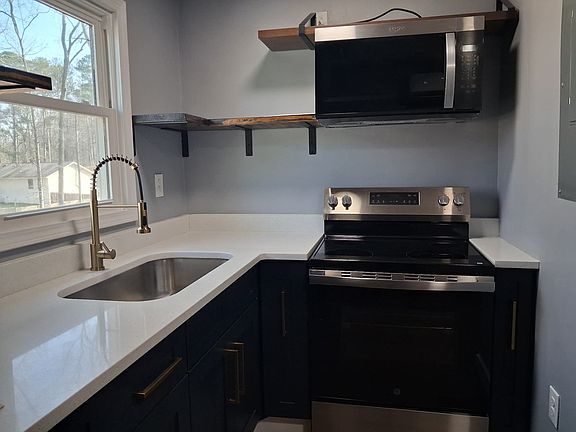 5th image of 107 Parkview Dr #B