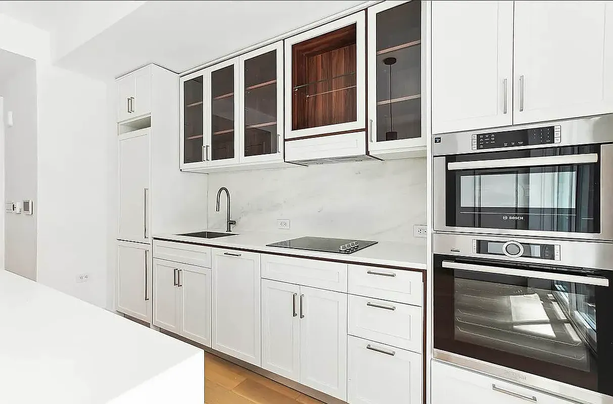 115 East 55th Street — Photo 2