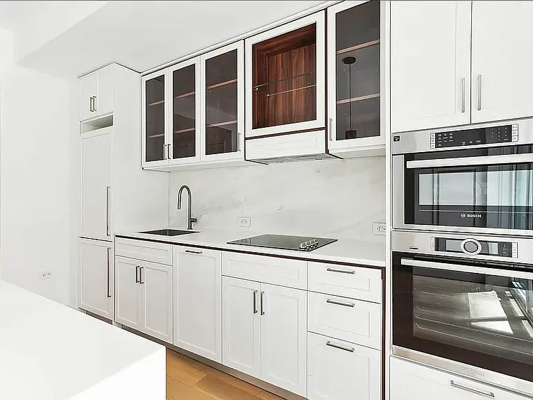 115 E 55th St #10C — Photo 2