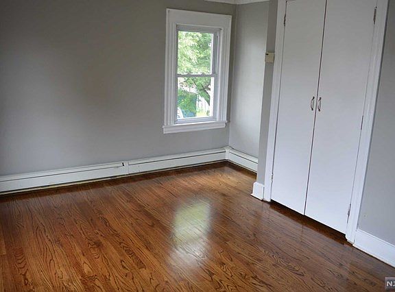 4th image of 244 Sanford Ave