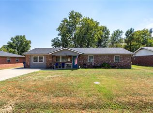 902 W Harvard St, Siloam Springs, AR 72761