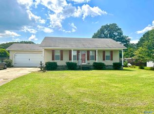 1305 Rubrum Ln, Albertville, AL 35951