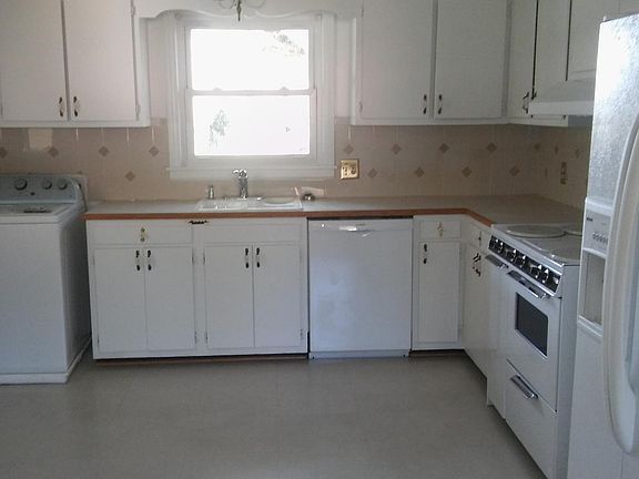 Full eat in-kitchen with dish washer, washer and dryer and gas stove.
