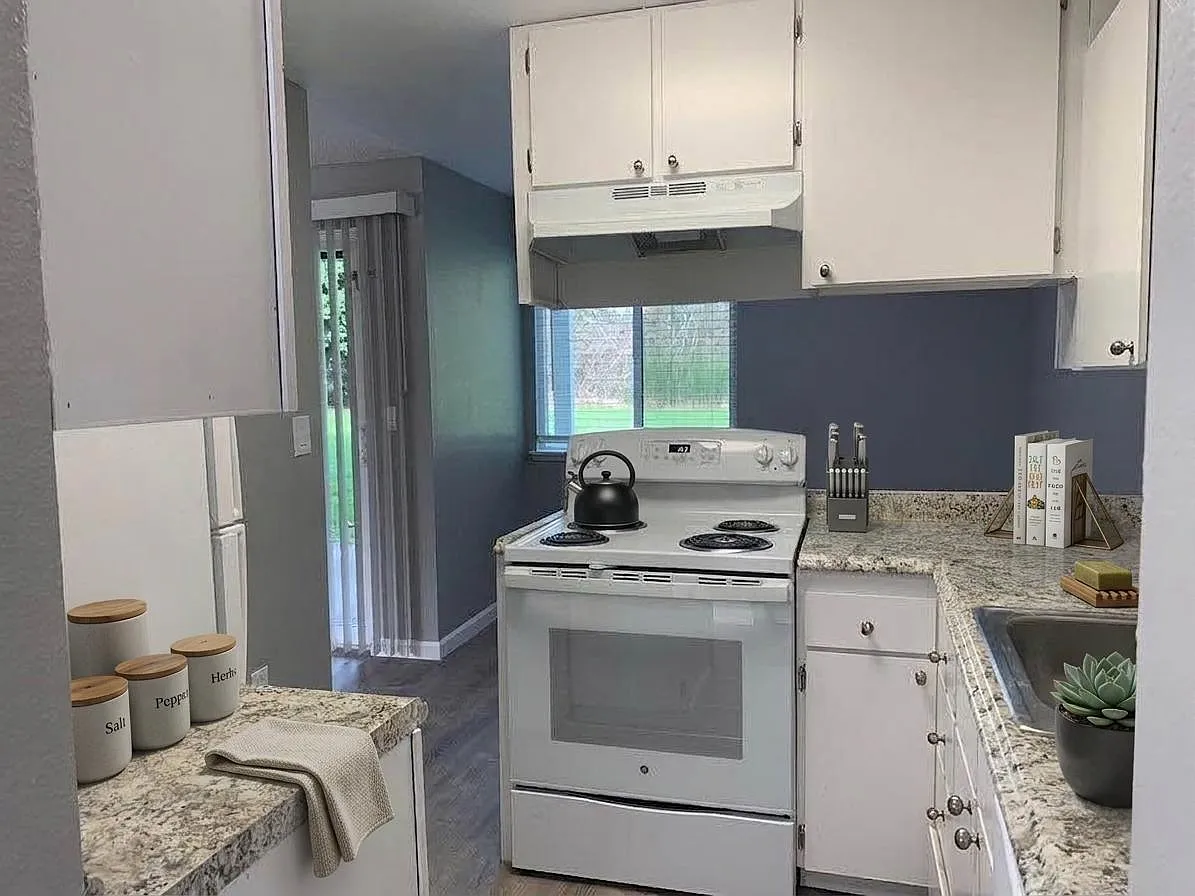 2 bed, 900 sqft, $1,844 — Photo 3