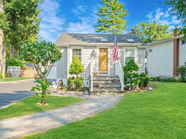 178 Lake Drive, Copiague, NY 11726