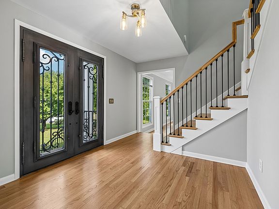 3rd image of 2610 Springdale Dr