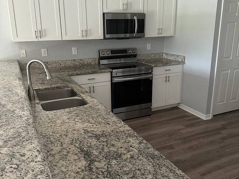 2920 Fieldwood Cir — Photo 1
