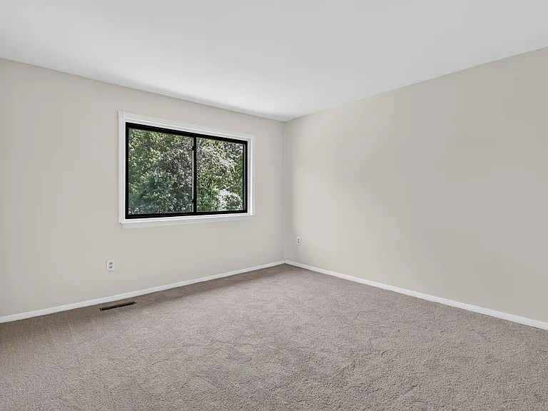143 Bourbon Ct — Photo 18