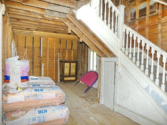 2nd image of 527 Jefferson Ave