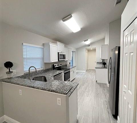 2nd image of 168 Lakebreeze Cir