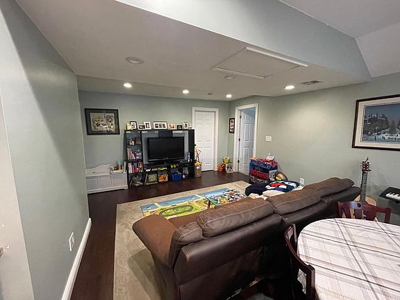 2nd image of 592 Bridgewater Ave Floor 2