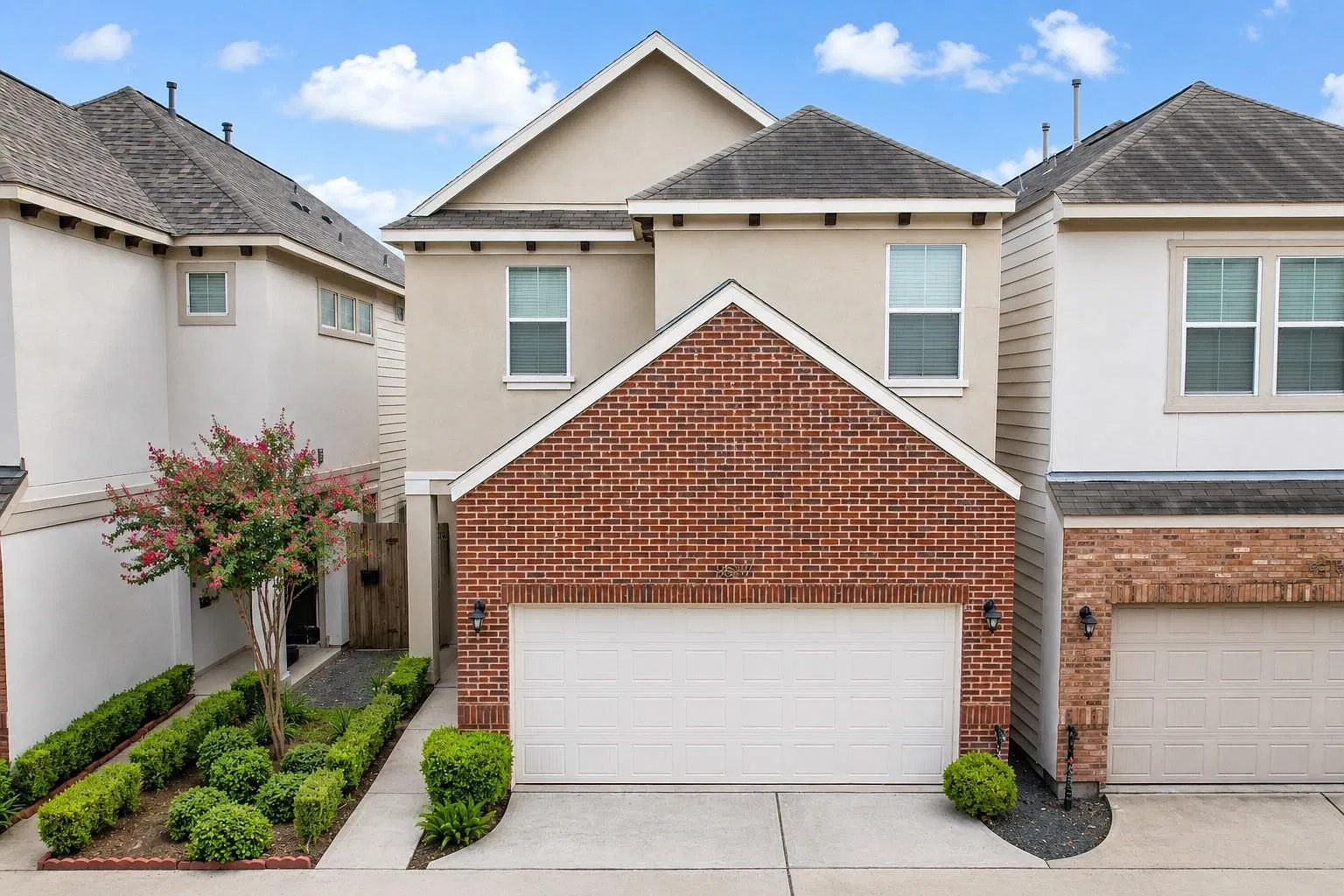 3 bed, 2.5 bath, 2356 sqft, $2,900 — Photo 1