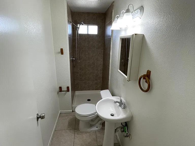 1718 Jefferson St #1 — Photo 5