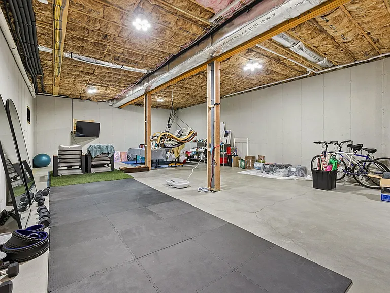 55 S Phillips Ave — Photo 40