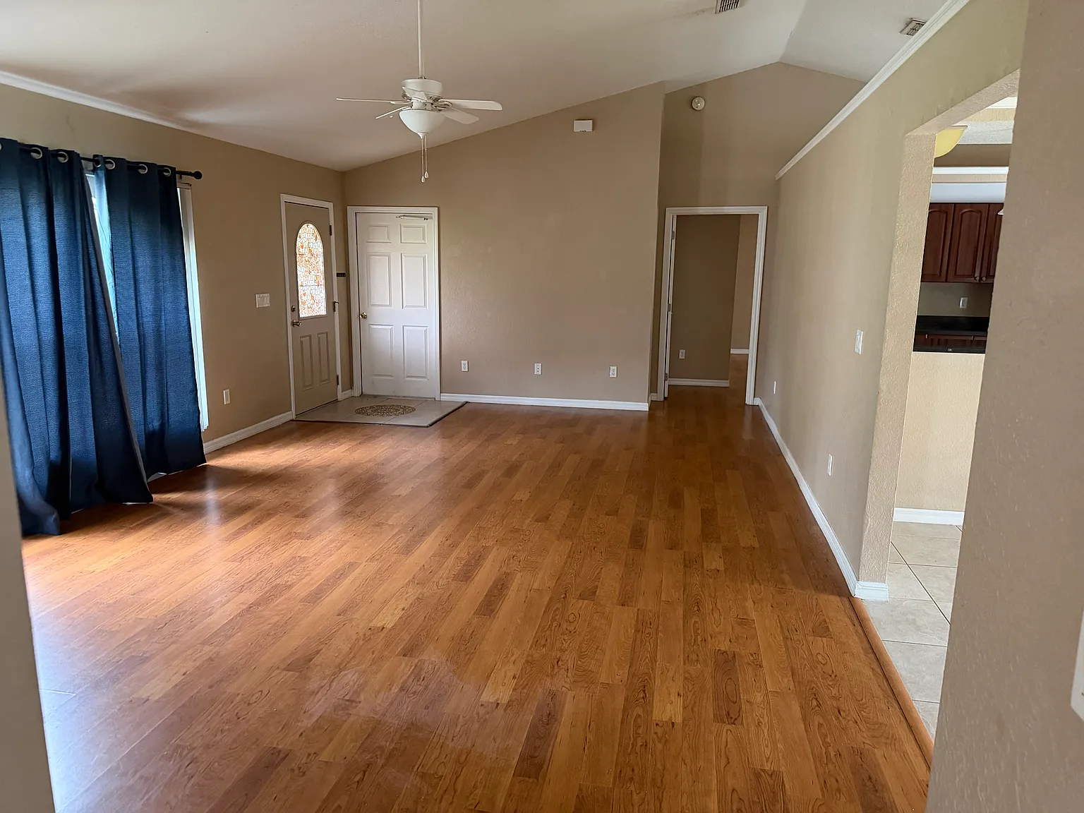 4 bed, 2599 sqft, $2,500 — Photo 2