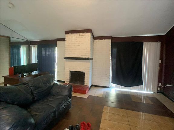 3rd image of 7845 Creekbend Dr