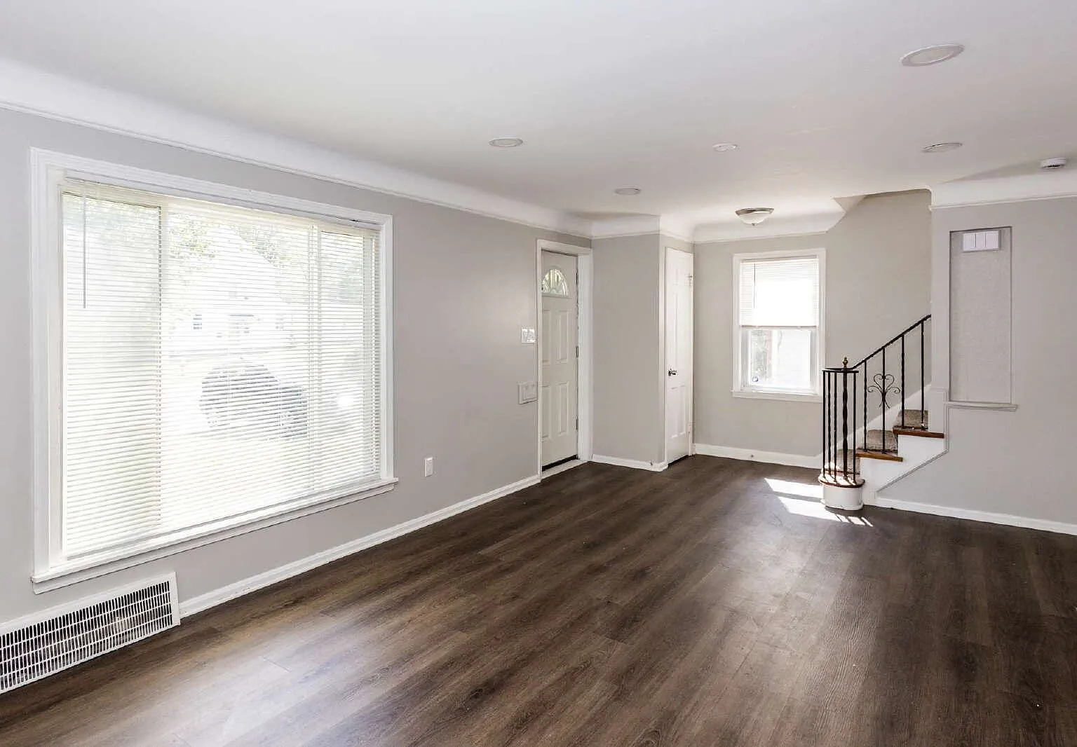 3 bed, 1.0 bath, 1200 sqft, $1,450 — Photo 3