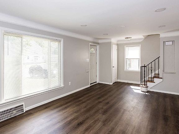 3rd image of 4004 E 155th St
