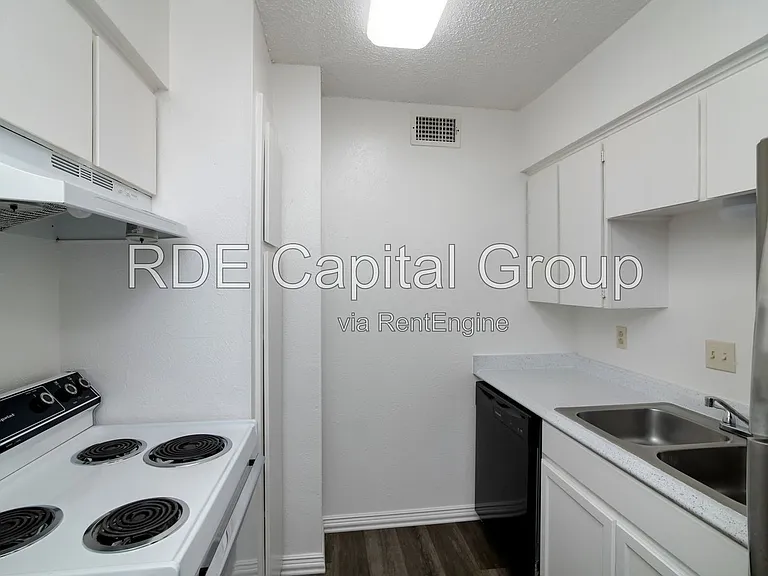 7040 Glenview Dr #29 — Photo 9