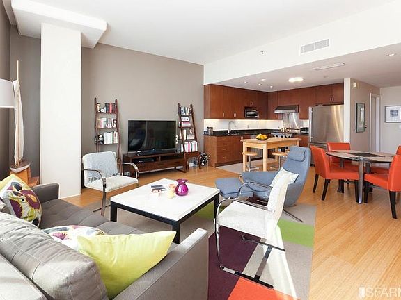3rd image of 207 King St APT 710