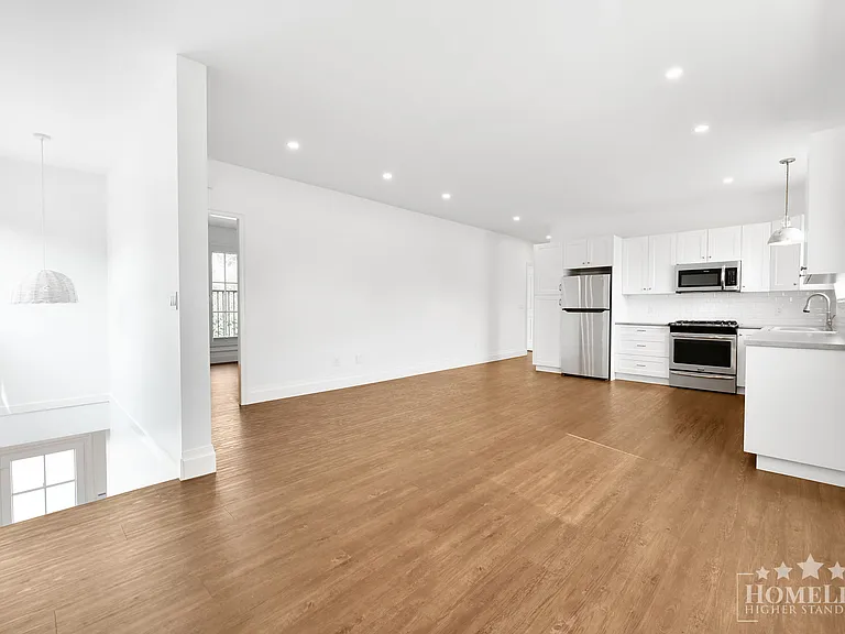 7450 228th St #B — Photo 4