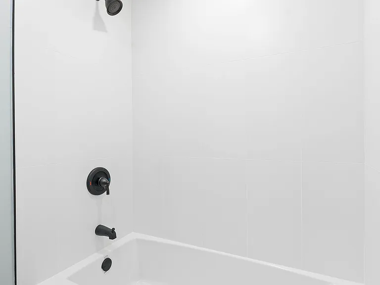 35 Rockland Dr — Photo 2