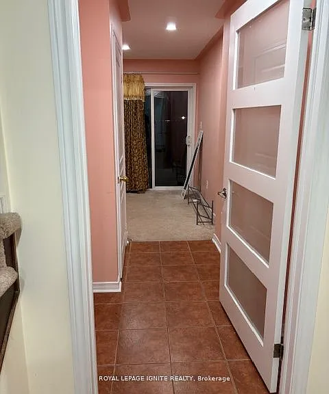 11 Curran Hall Cres — Photo 9
