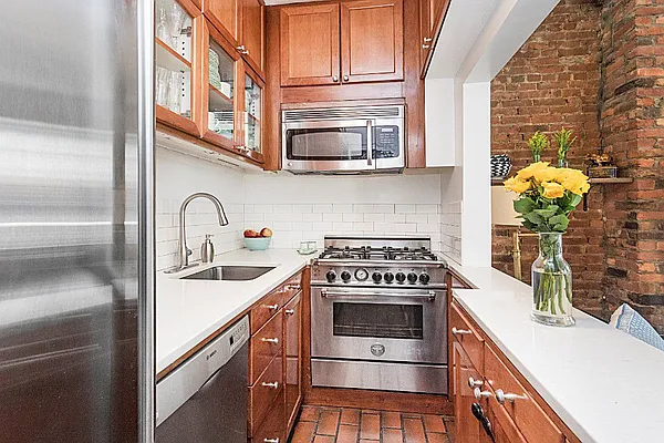 Sold by Living New York | media 12