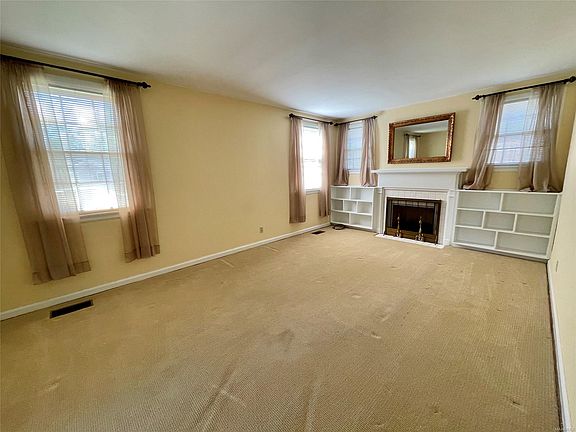4th image of 13 Bradley Dr