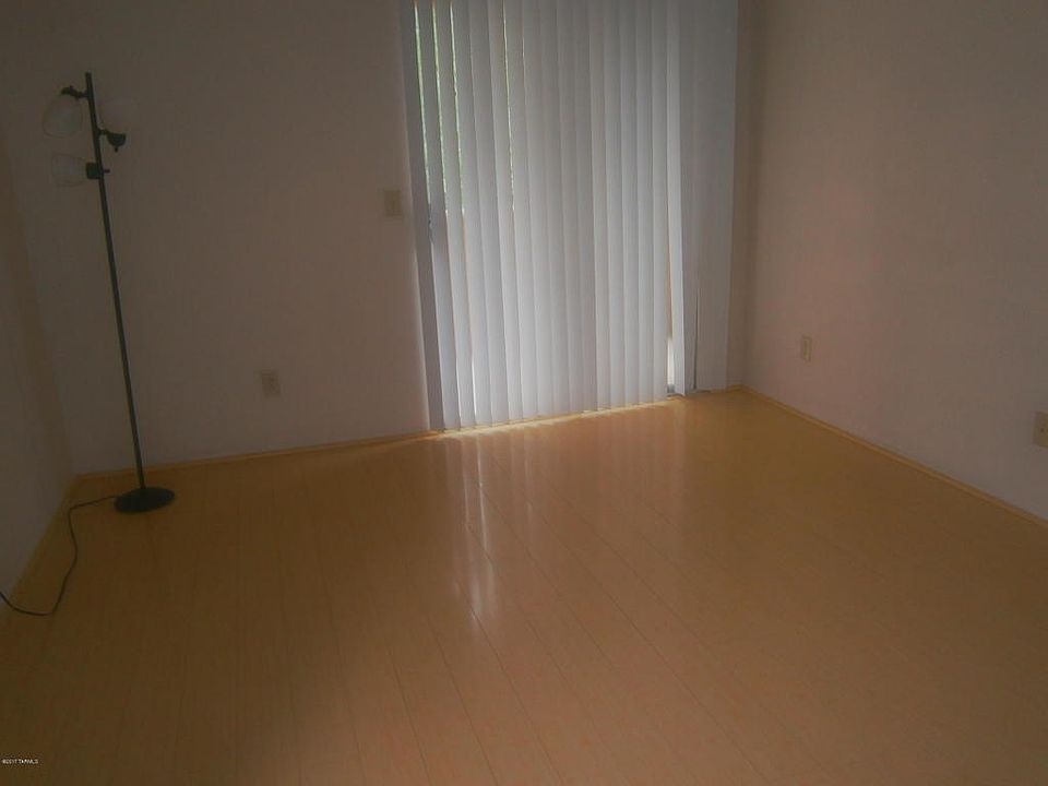 2nd image of 1810 E Blacklidge Dr