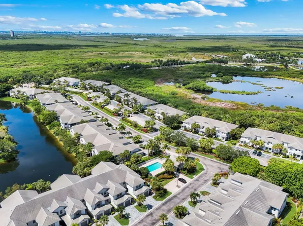 8310 Whisper Trace Way APT 102, Naples, FL 34114