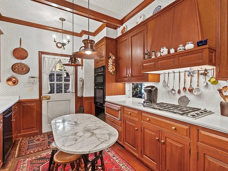 213 Cameron St — Photo 14