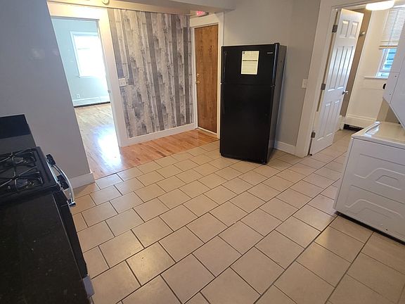3rd image of 857 Whalley Ave #2L