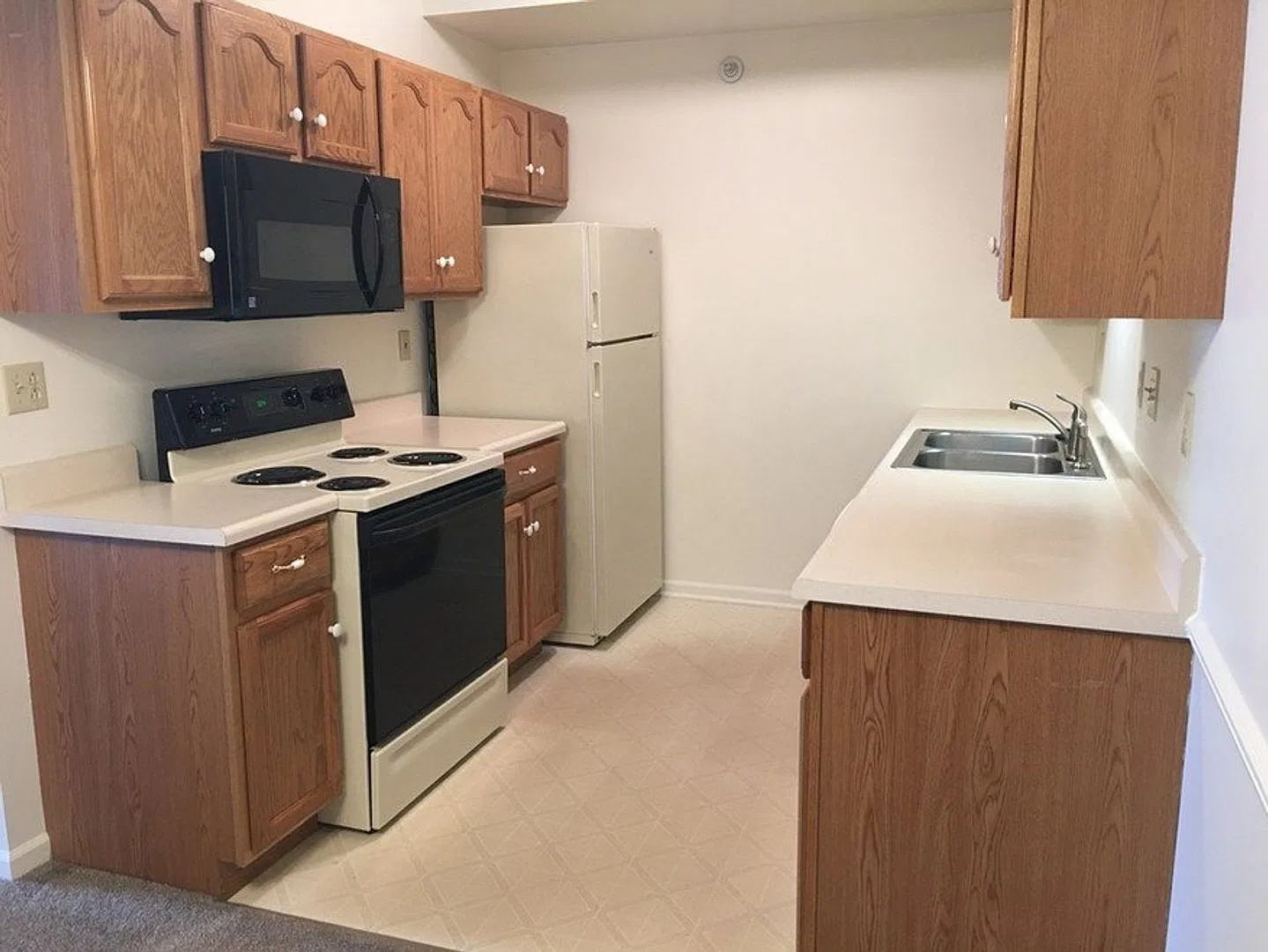 Country Village Apartments — Photo 4