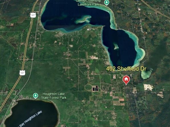 402 Sheffield Dr, Roscommon, MI 48653