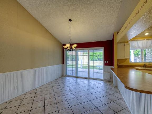 4th image of 1250 E Taro Ln