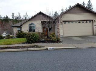 2090 SW Mercury Ln, Grants Pass, OR 97526