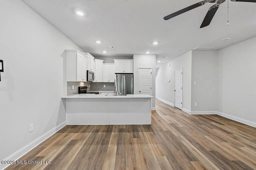 3 bed, 2.5 bath, 1521 sqft, $2,000 — Photo 4