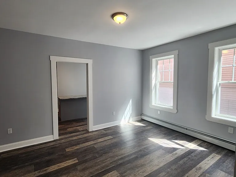 20 Hamilton St #2W — Photo 6