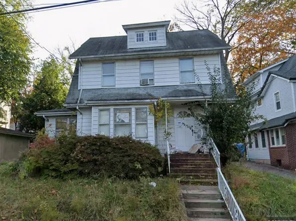 2 Forest Ct, Passaic, NJ 07055