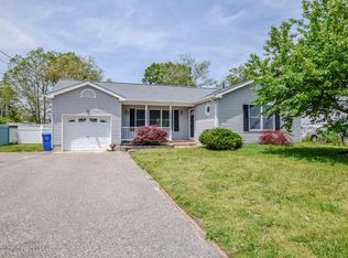 198 Atlantis Ave, Manahawkin, NJ 08050